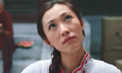 年轻职员品尝